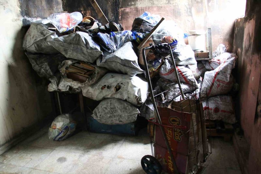 Yangın Sonrası Kapıya Bırakılan Mesaj Tedirgin Etti