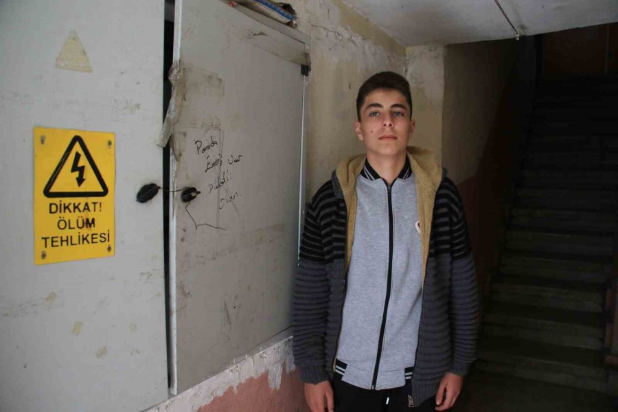 Yangın Sonrası Kapıya Bırakılan Mesaj Tedirgin Etti