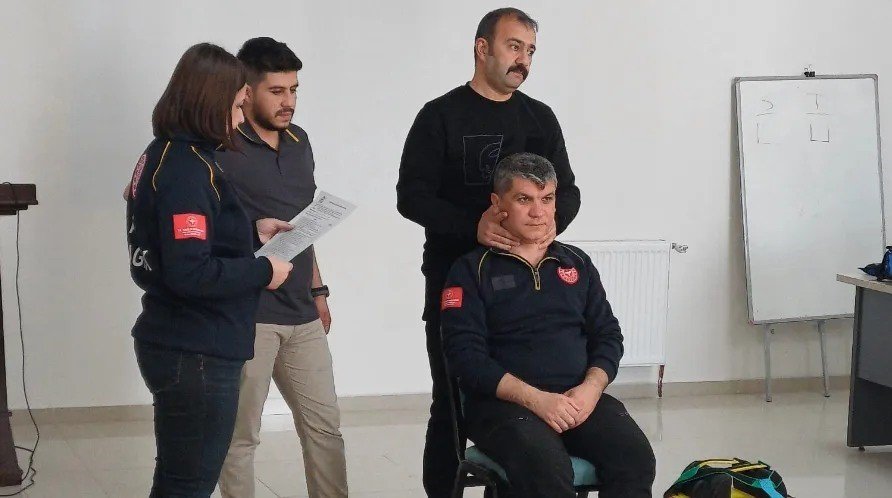 Niğde’de Sağlık Çalışanlarına Travma Eğitimi Verildi