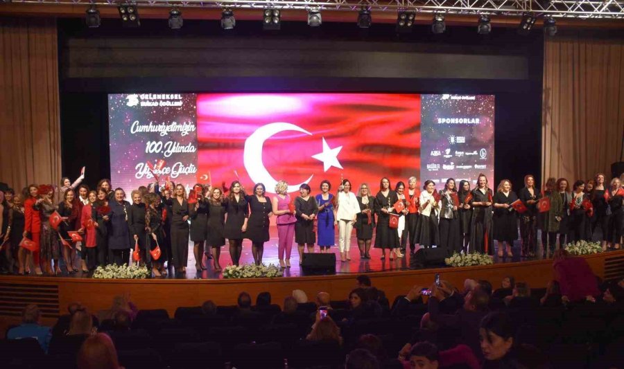 Tüiosb Başkanı Akyürek Balta’ya ’yılın Fark Yaratan Kadını’ Ödülü