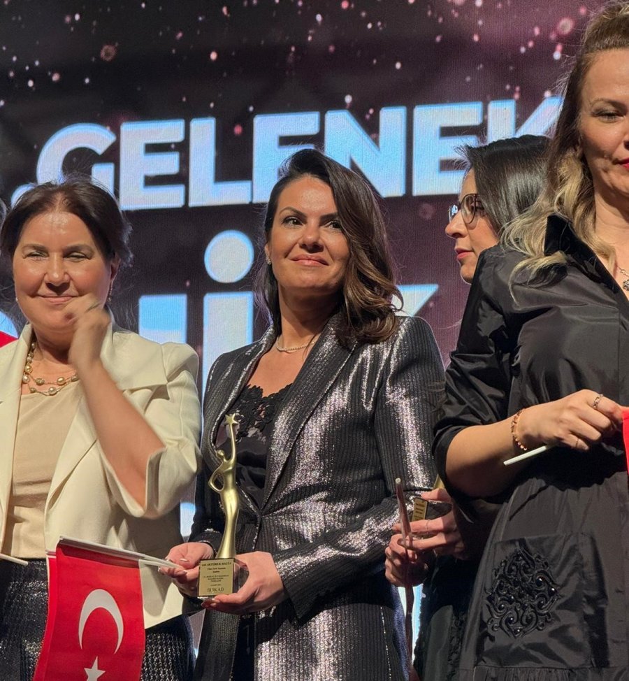 Tüiosb Başkanı Akyürek Balta’ya ’yılın Fark Yaratan Kadını’ Ödülü