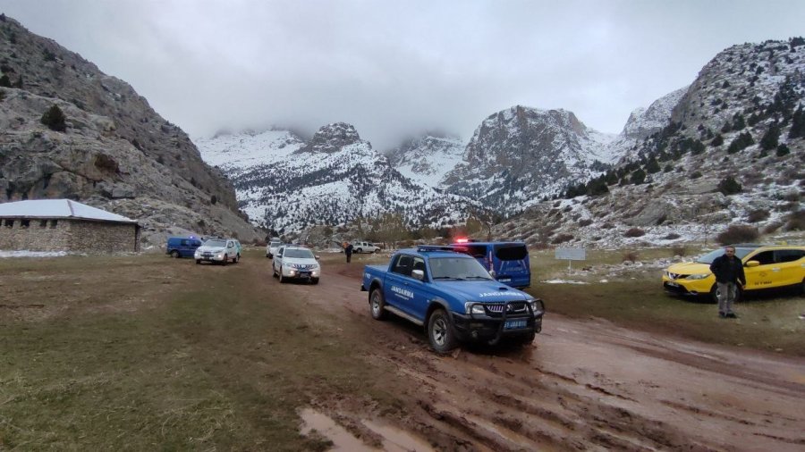 Aladağlar’da Kar Kütlesi Altında Kalan Dağcı Hayatını Kaybetti
