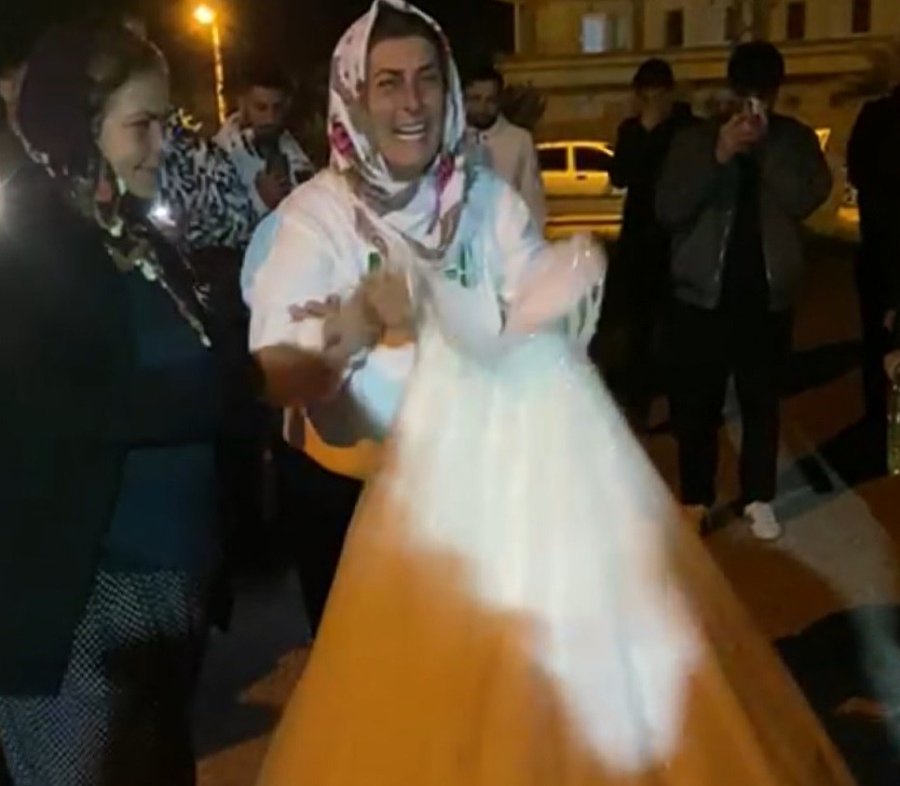 Polis Memuru Eski Eşi Tarafından Öldürülen Mervegül Bayer’in Gelinliğini Annesi Yaktı