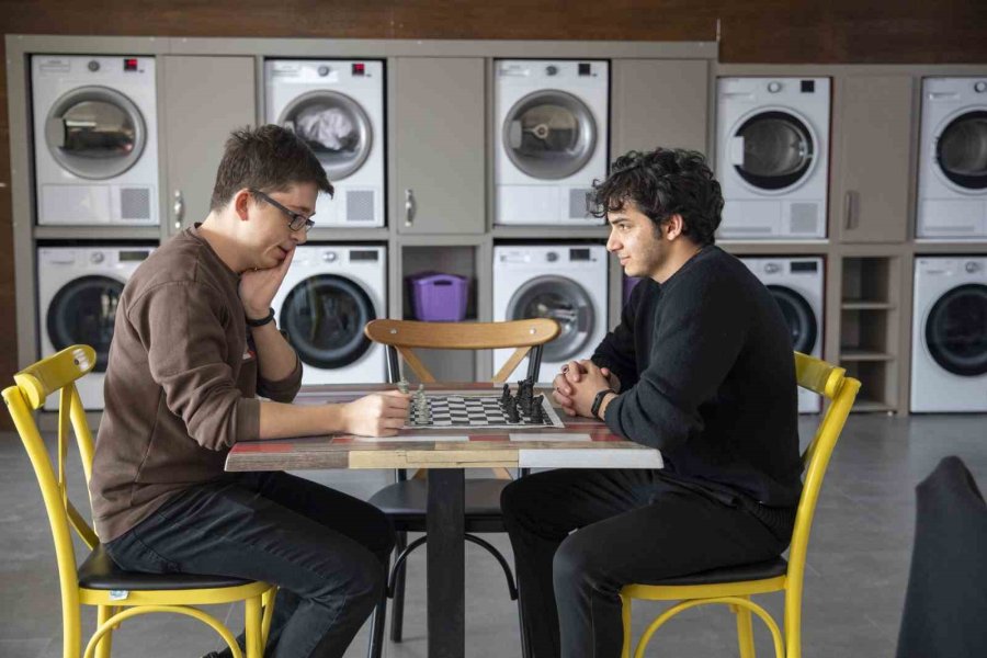 Üniversite Öğrencileri, Çamaşır Kafe İle Zamandan Ve Bütçeden Tasarruf Ediyor