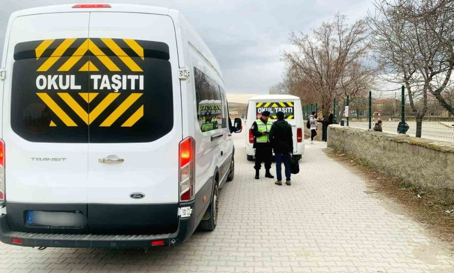 Trafik Jandarmasından Öğrenci Servislerine Sıkı Denetim