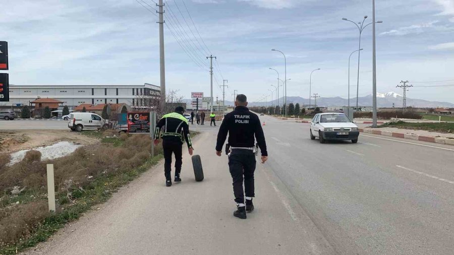 Kazada Otomobilin Tekeri Koptu: 1 Yaralı