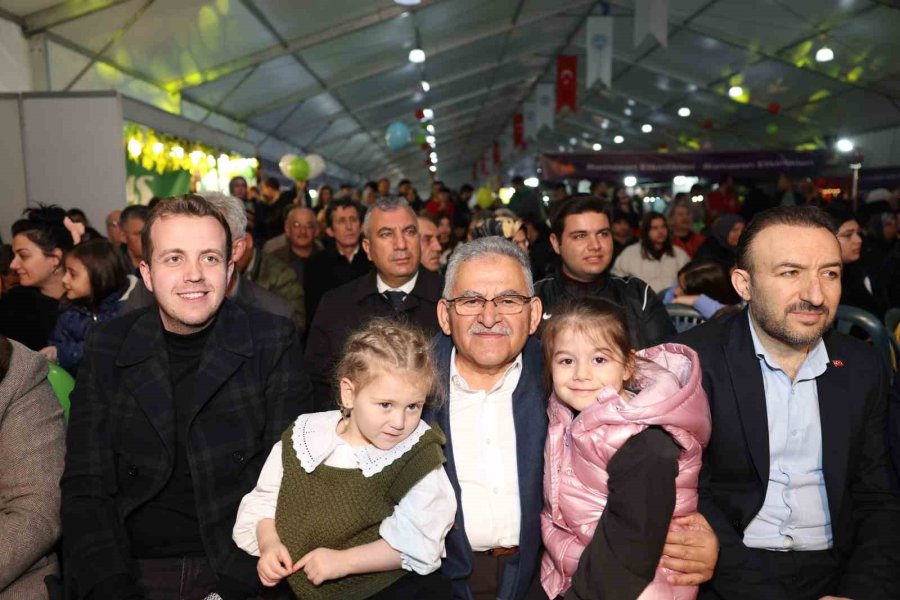 Başkan Büyükkılıç’a Ramazan Etkinliklerinde Çalgıcılardan Sürpriz Beste