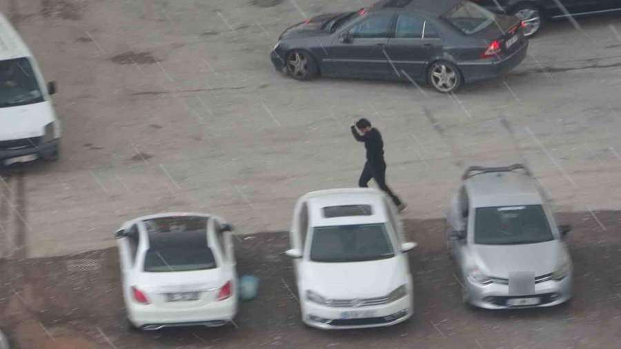 Kayseri’de Dolu Bir Anda Bastırdı, Vatandaşlar Ne Yapacağını Şaşırdı