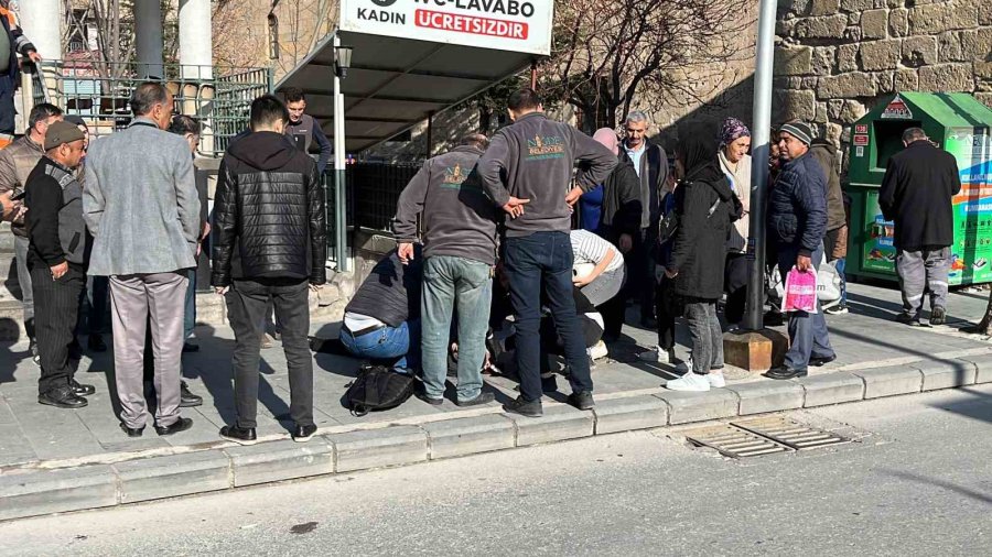 Yolda Yürürken Kalp Krizi Geçiren Yaşlı Adam Hayatını Kaybetti