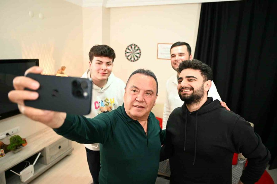 Başkan Böcek Sahurunu Öğrencilerle Yaptı