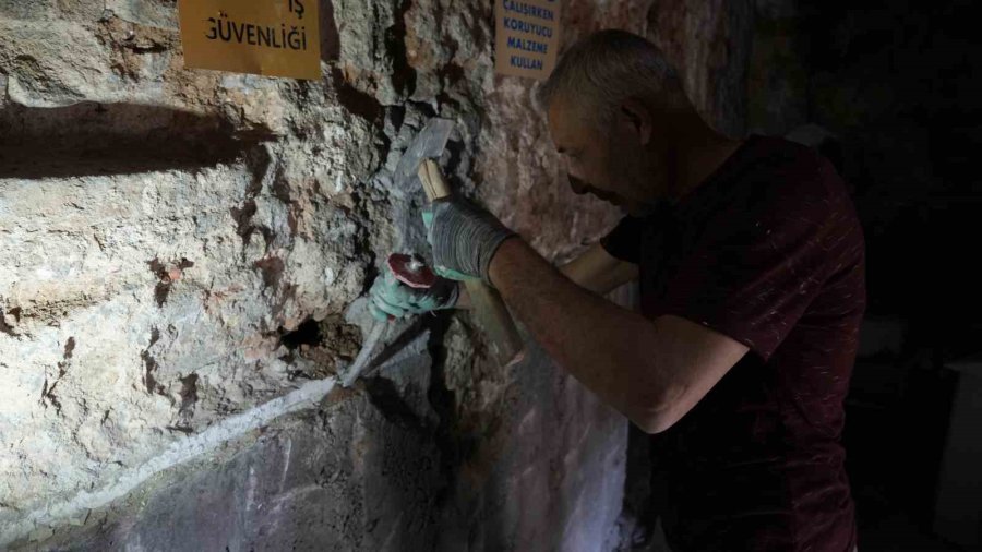 Betonla Kaplanan Tarihi Hamama Neşter