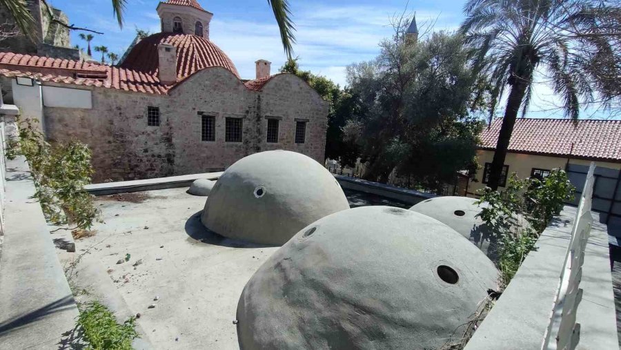 Betonla Kaplanan Tarihi Hamama Neşter