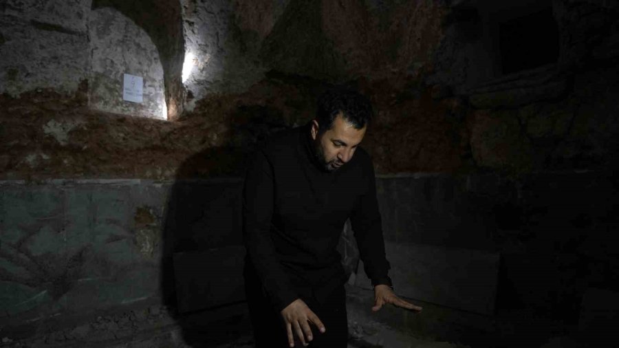 Betonla Kaplanan Tarihi Hamama Neşter