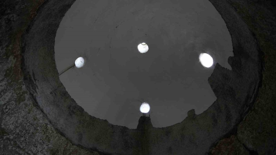 Betonla Kaplanan Tarihi Hamama Neşter