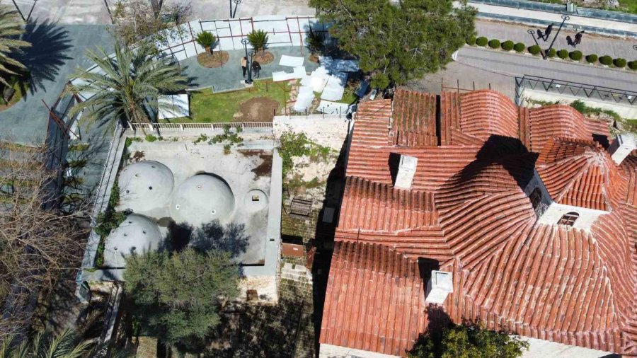 Betonla Kaplanan Tarihi Hamama Neşter