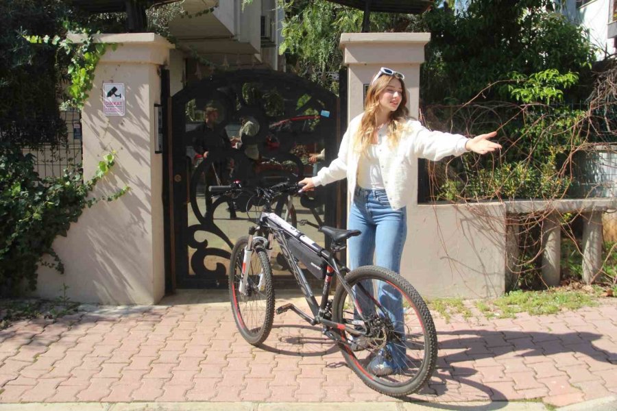Uraynalı Genç Kız, Çalınan Bisikletine Dedektif Gibi İz Sürerek Ulaştı