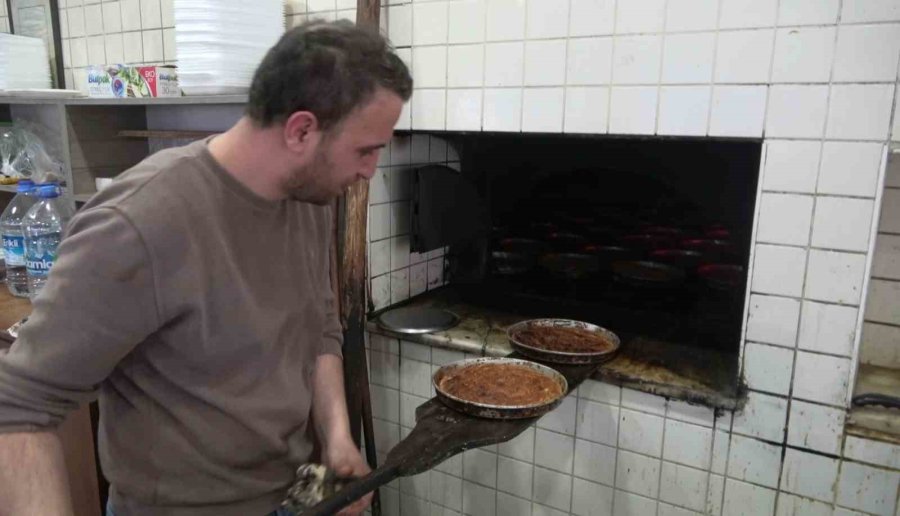 Aksaray’ın Coğrafi İşaret Belgeli Tahinli Pidesi Ramazan Ayının Vazgeçilmezi Oldu