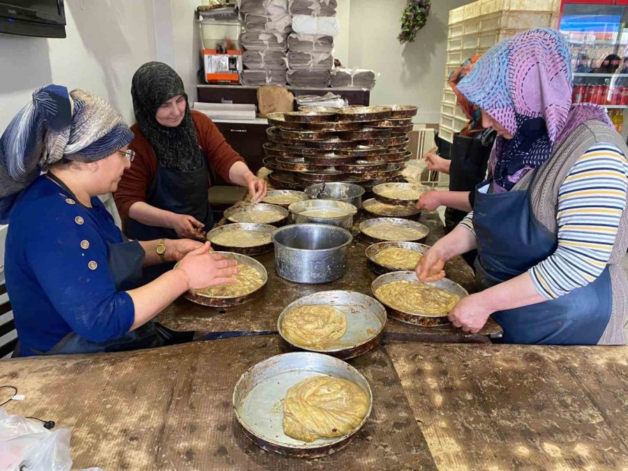 Aksaray’ın Coğrafi İşaret Belgeli Tahinli Pidesi Ramazan Ayının Vazgeçilmezi Oldu