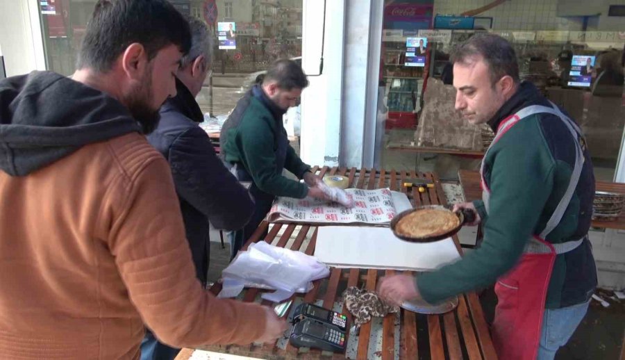 Aksaray’ın Coğrafi İşaret Belgeli Tahinli Pidesi Ramazan Ayının Vazgeçilmezi Oldu