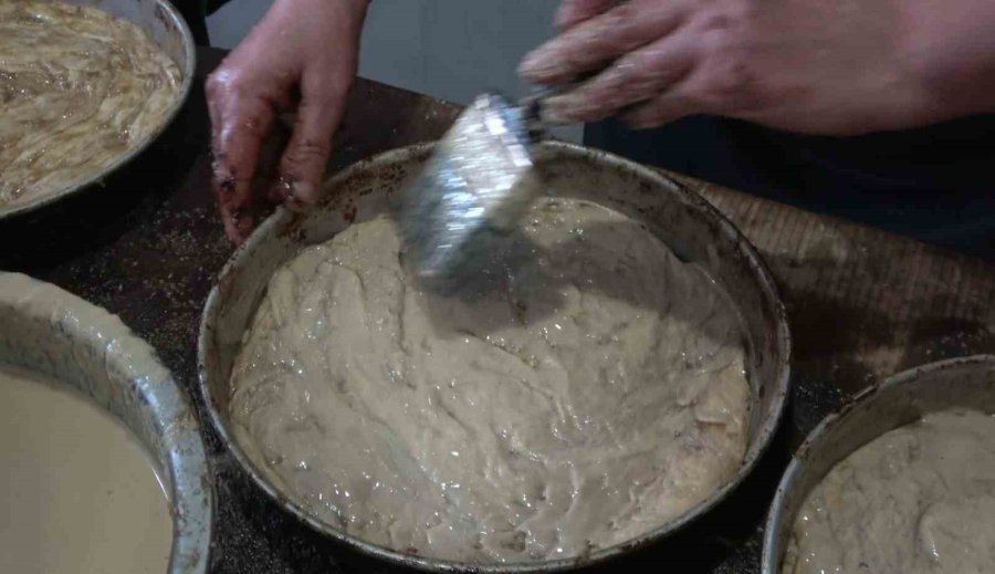 Aksaray’ın Coğrafi İşaret Belgeli Tahinli Pidesi Ramazan Ayının Vazgeçilmezi Oldu