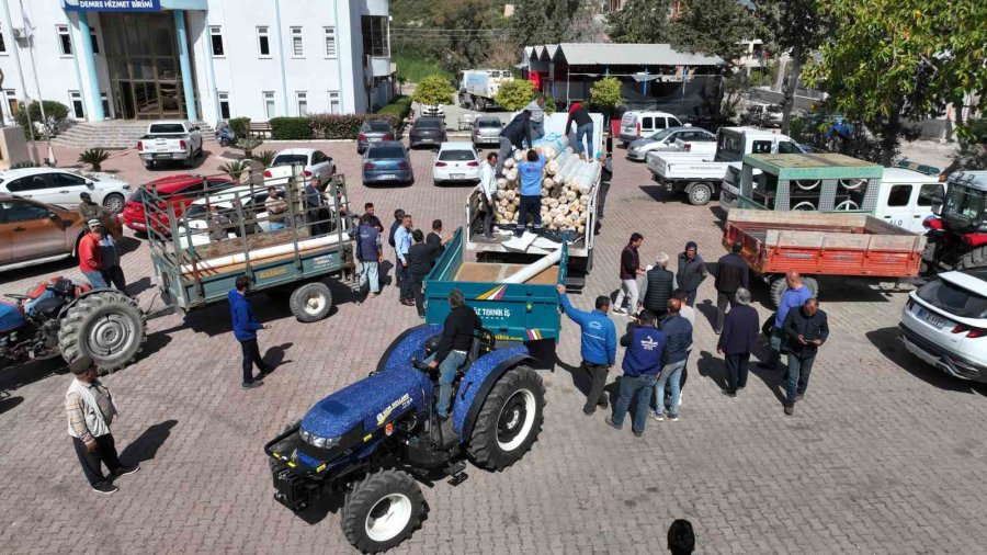 Hortumdan Zarar Gören Demreli Üreticilere Naylon Desteği