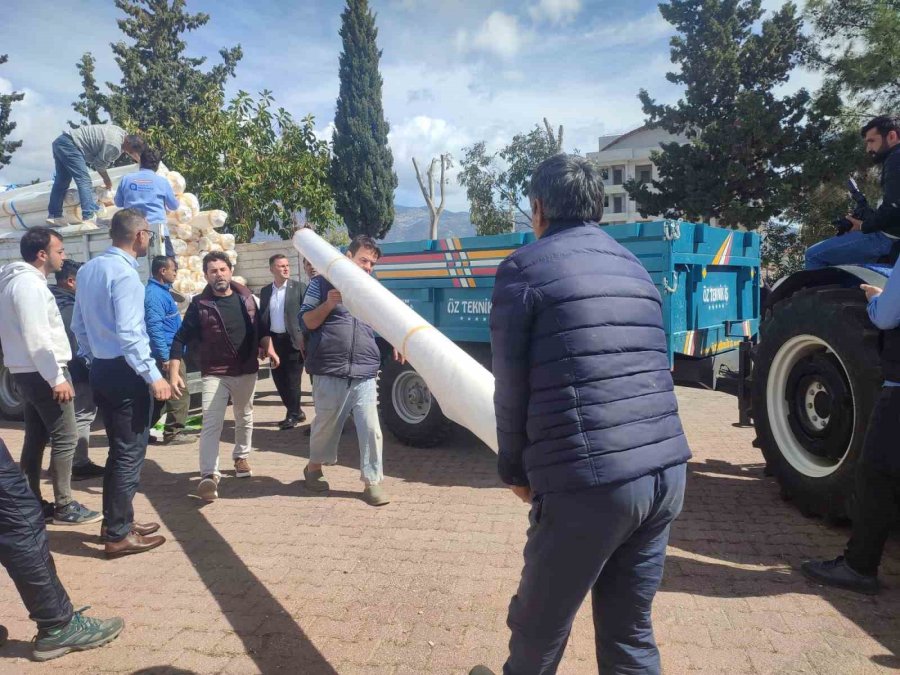 Hortumdan Zarar Gören Demreli Üreticilere Naylon Desteği