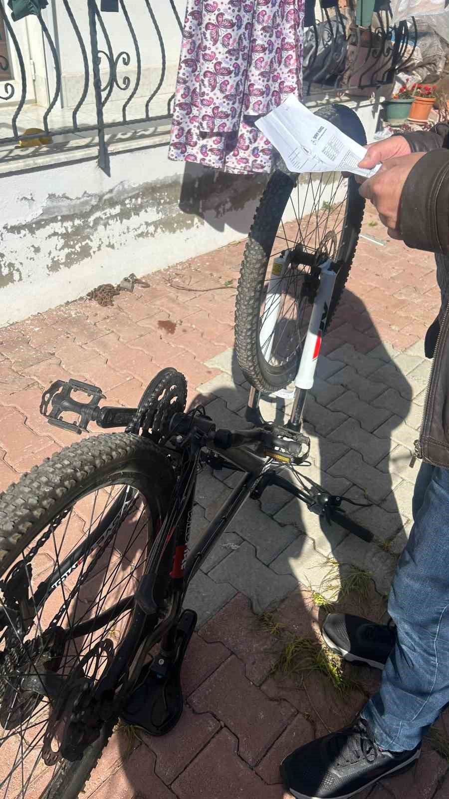 Uraynalı Genç Kız, Çalınan Bisikletine Dedektif Gibi İz Sürerek Ulaştı