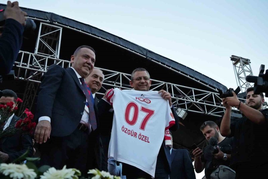 Chp Genel Başkanı Özel: "15 Gün Sonra Tarih Yazacağız"