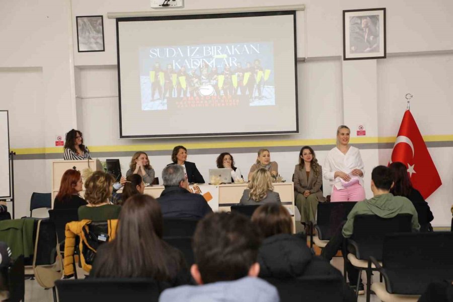 Estü, Amazonlar Dragon Kadın Kürek Takımı Söyleşisine Ev Sahipliği Yaptı