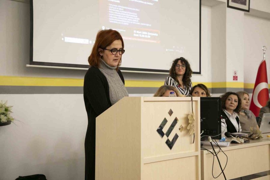 Estü, Amazonlar Dragon Kadın Kürek Takımı Söyleşisine Ev Sahipliği Yaptı