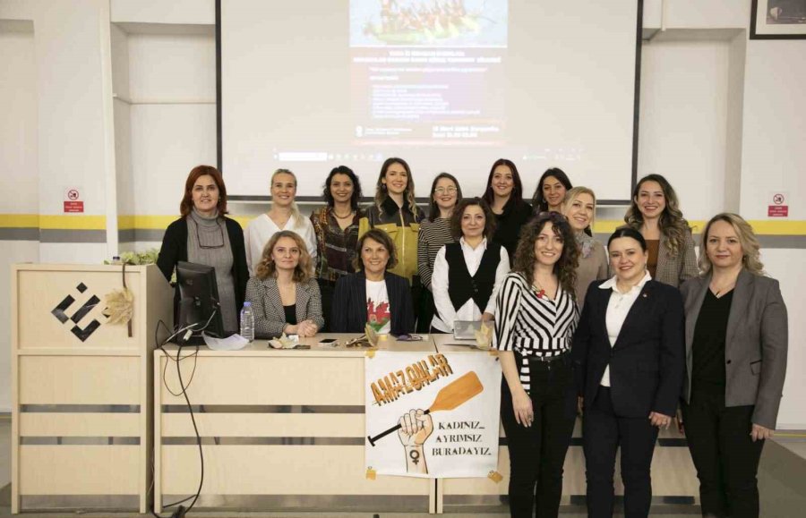 Estü, Amazonlar Dragon Kadın Kürek Takımı Söyleşisine Ev Sahipliği Yaptı