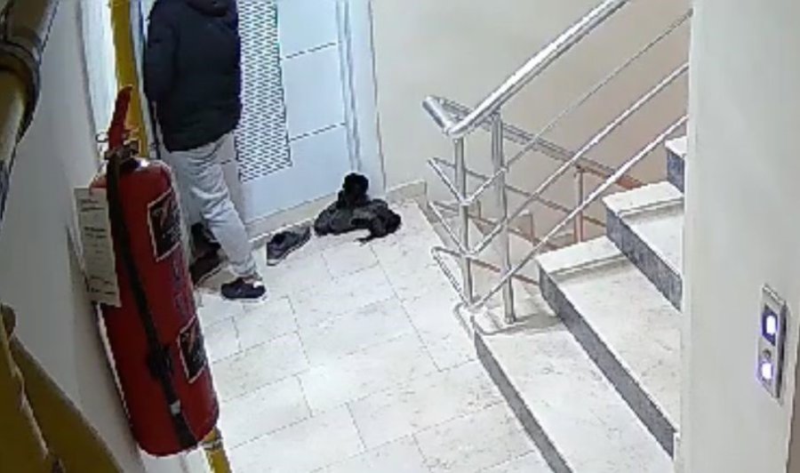 Yardım Toplama Bahanesiyle Girdikleri Apartmanda Boş Dairelerin Kapılarını Zorladılar