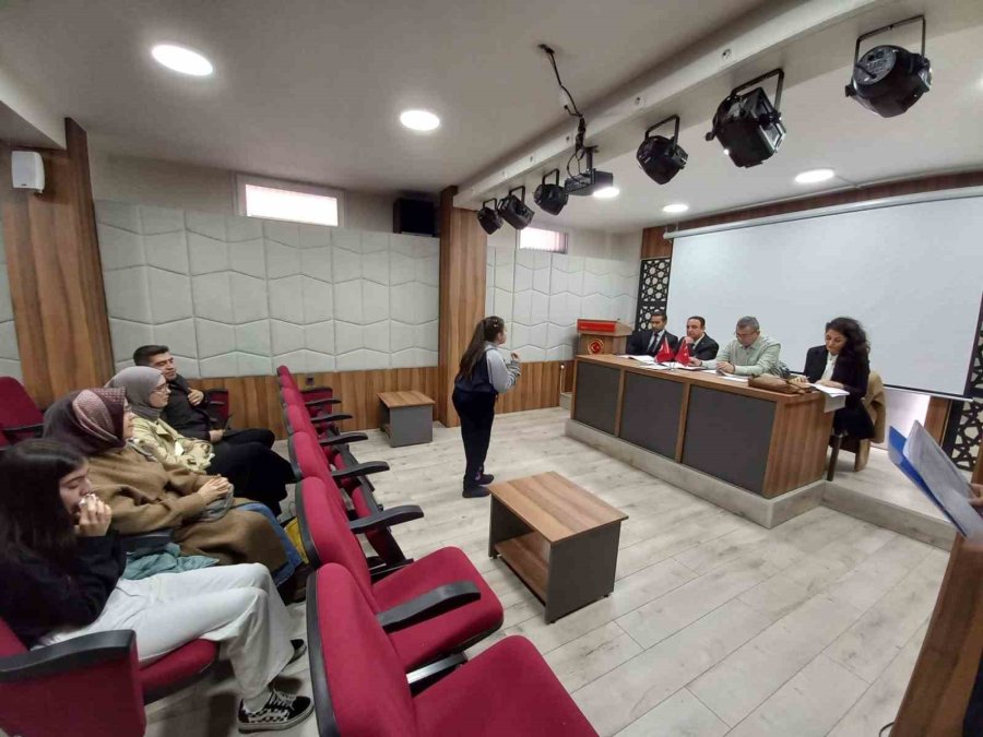 Odunpazarı Müftülüğü “çanakkale Deniz Zaferi Ve Şehitleri Anma Günü" Etkinlikleri Kapsamında Yarışmalar Düzenledi