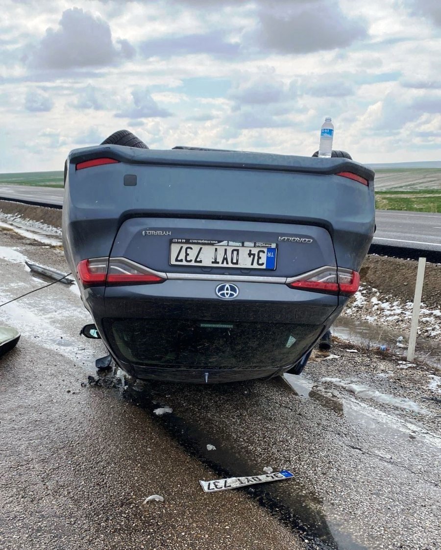 Kayganlaşan Yol Kazaları Beraberinde Getirdi: 1 Yaralı