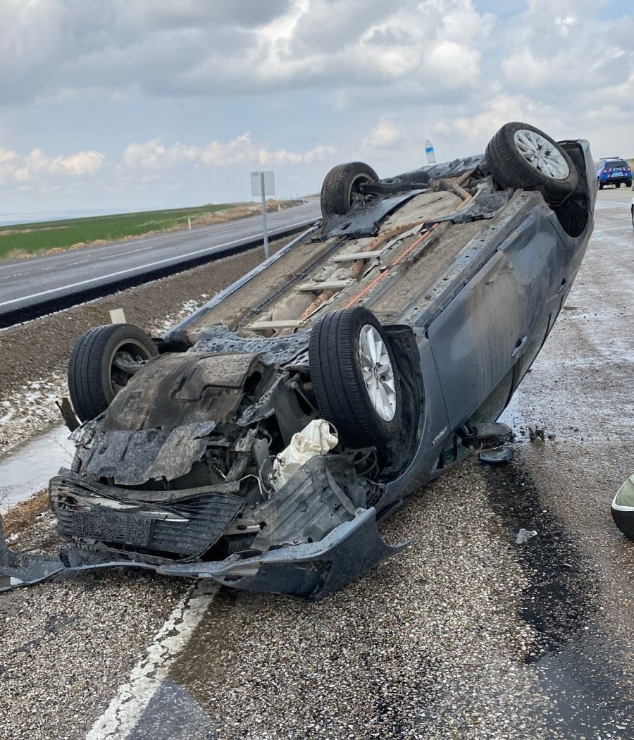 Kayganlaşan Yol Kazaları Beraberinde Getirdi: 1 Yaralı