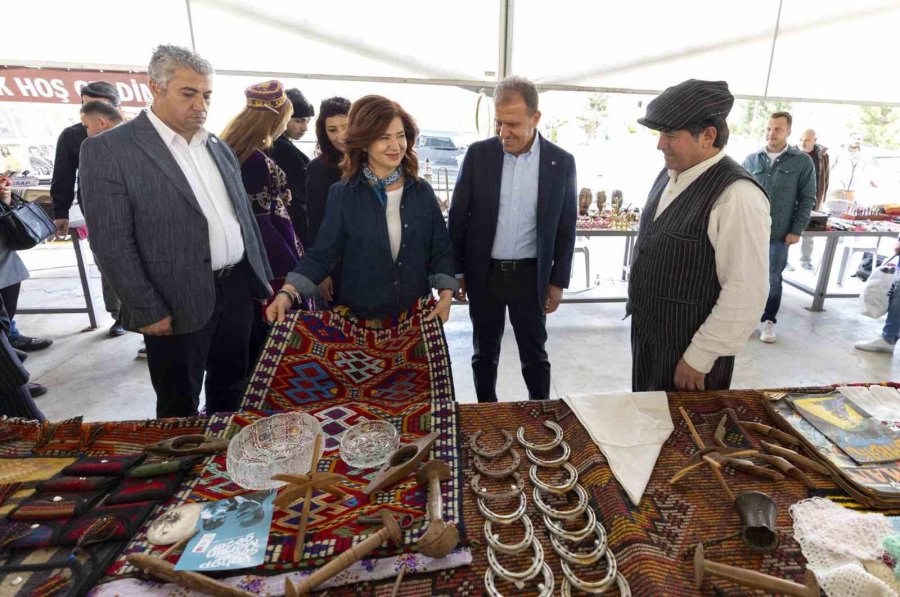 Koleksiyonerler Ve Antika Tutkunları Antika Pazarında Buluşuyor