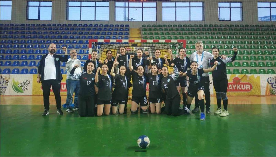 Odunpazarı Kadın Hentbol Takımı 1’inci Lige Yükseldi