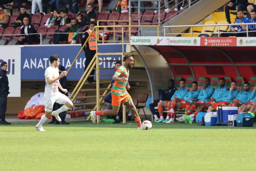 Trendyol Süper Lig: Alanyaspor: 0 - Kayserispor: 0 (ilk Yarı)