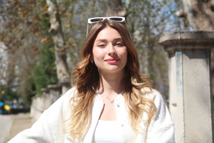 Uraynalı Genç Kız, Çalınan Bisikletine Dedektif Gibi İz Sürerek Ulaştı