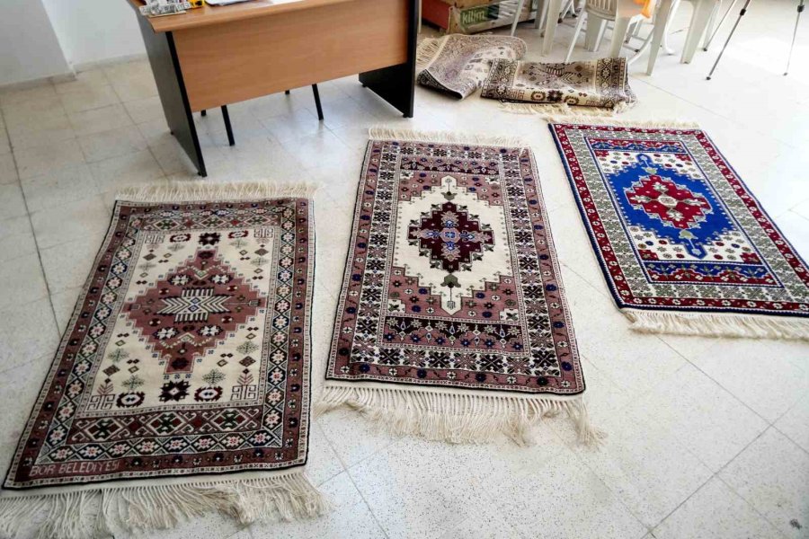 Niğde’nin Unutulmaya Yüz Tutan Tescilli Obruk Halısı Kadınların Elinde Değer Buluyor
