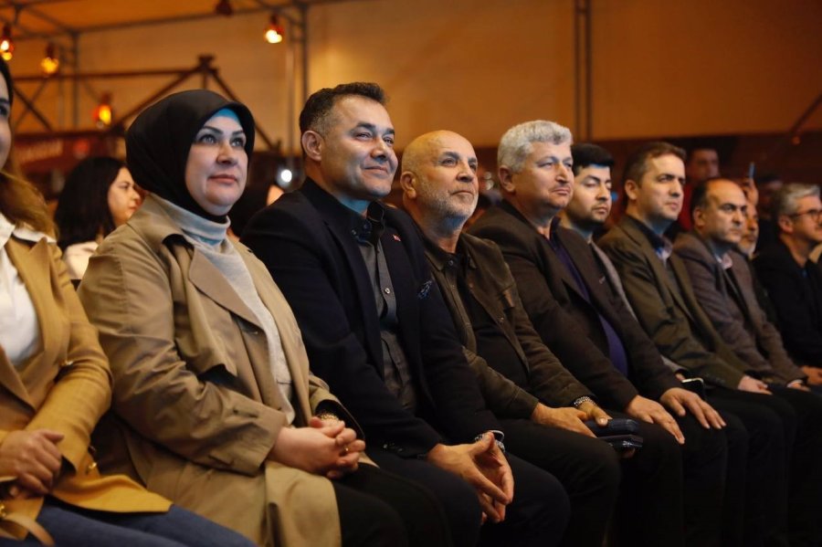 Alanya’da Ramazan Meydanı Uğur Işılak Konseri İle Doldu Taştı