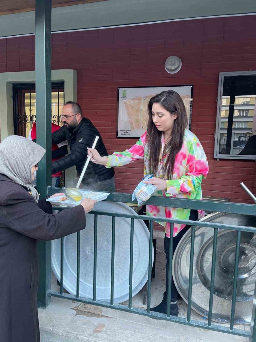 Fatih Mahallesi’ndeki Vatandaşlar İftarda Bir Araya Geldi