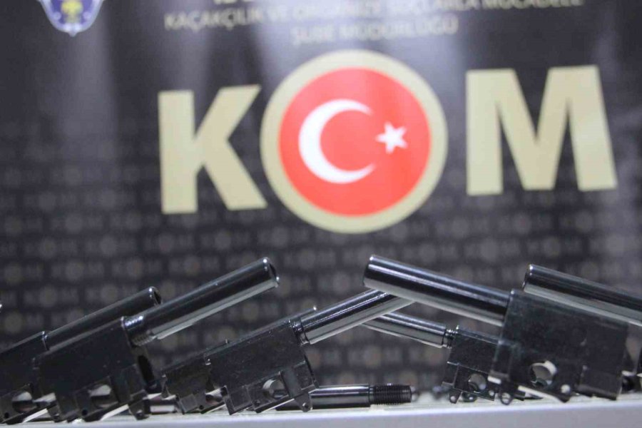 Ev Eşyalarının Arasında Binlerce Tabanca Namlusu İle Fişek Yatağı Ele Geçirildi