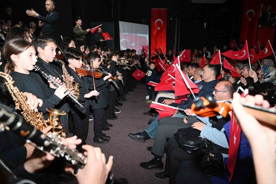 Kemer’de, Çanakkale Şehitleri Konserle Anıldı