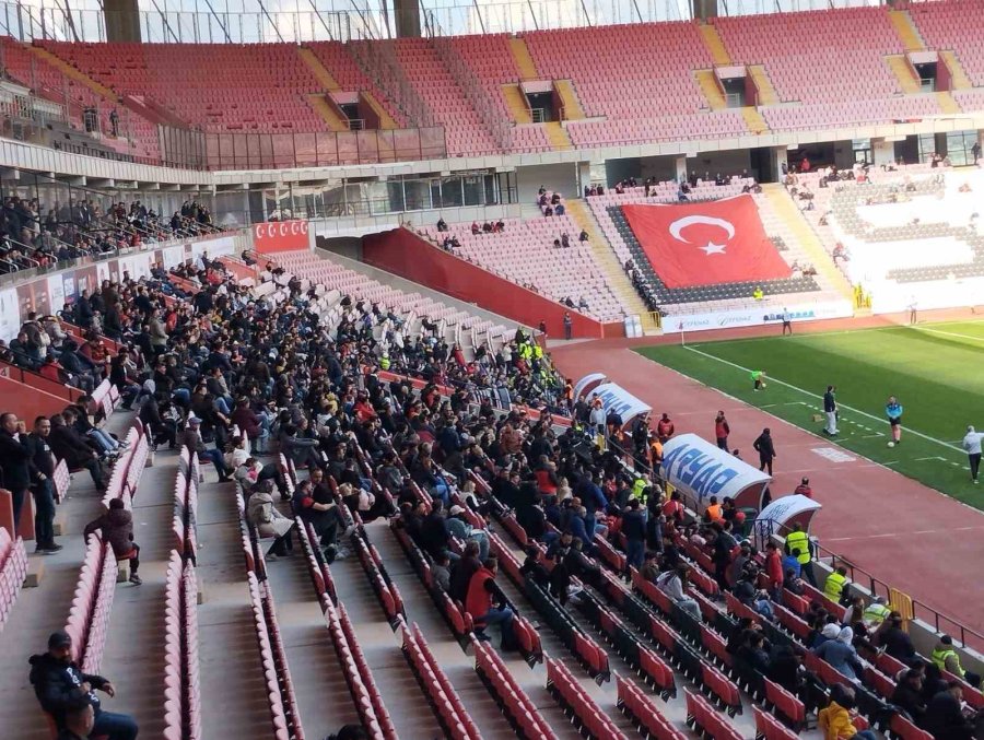 Çedes Öğrencileri Eskişehir Maçında Götürüldü