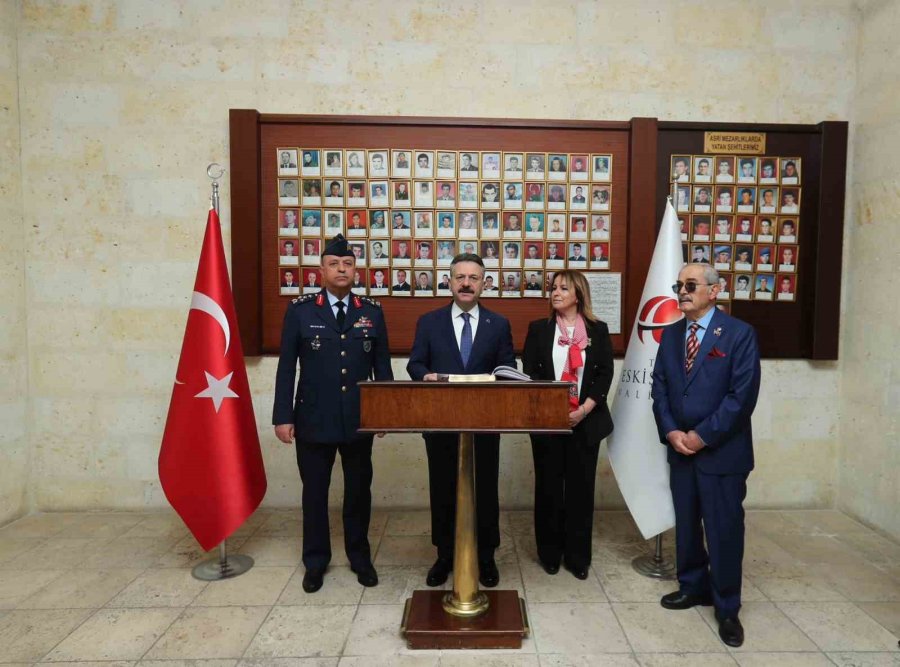 Şehitler Kabirleri Başında Rahmet Ve Şükranla Anıldı