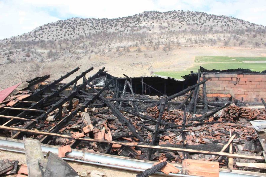 Karaman’da Sobadan Çıkan Yangında Yaşlı Adam Hayatını Kaybetti