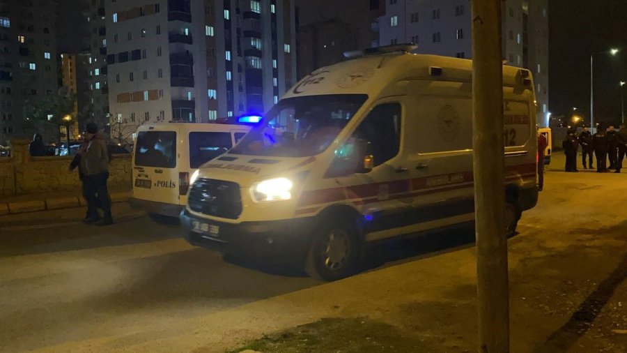 Kurusıkı Tabanca Ateş Aldı, 2 Çocuk Yaralandı