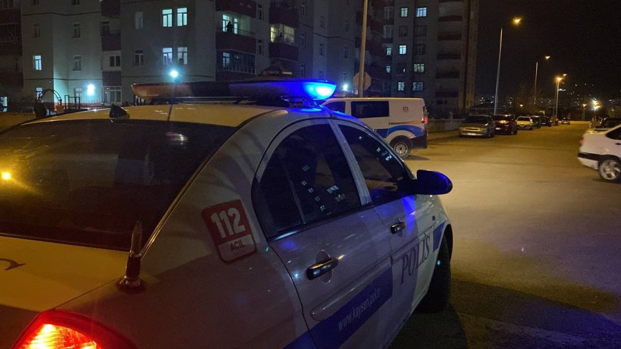 Kurusıkı Tabanca Ateş Aldı, 2 Çocuk Yaralandı