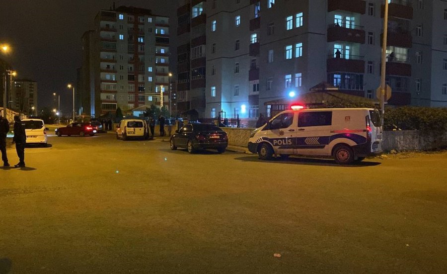 Kurusıkı Tabanca Ateş Aldı, 2 Çocuk Yaralandı